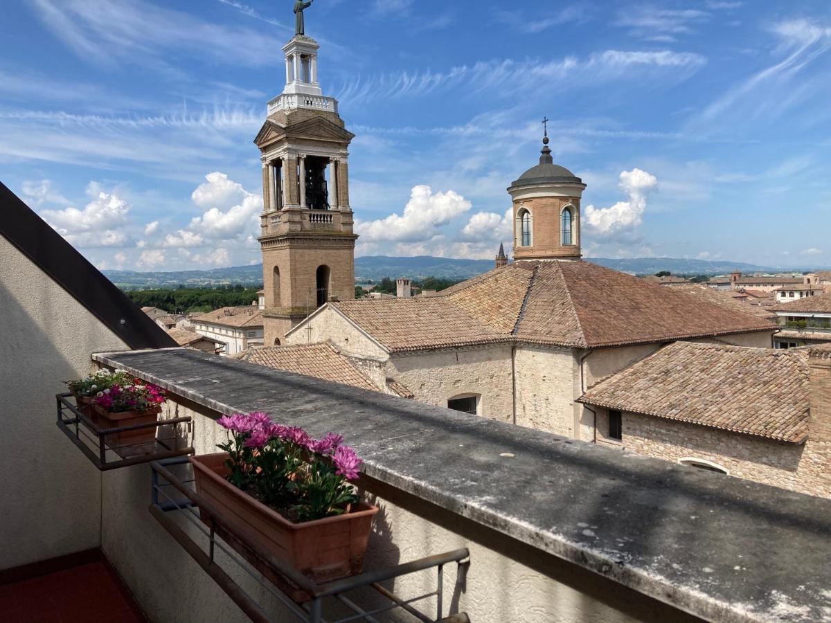 Affittacamere La Terrazza Sul Campanile فولينيو المظهر الخارجي الصورة